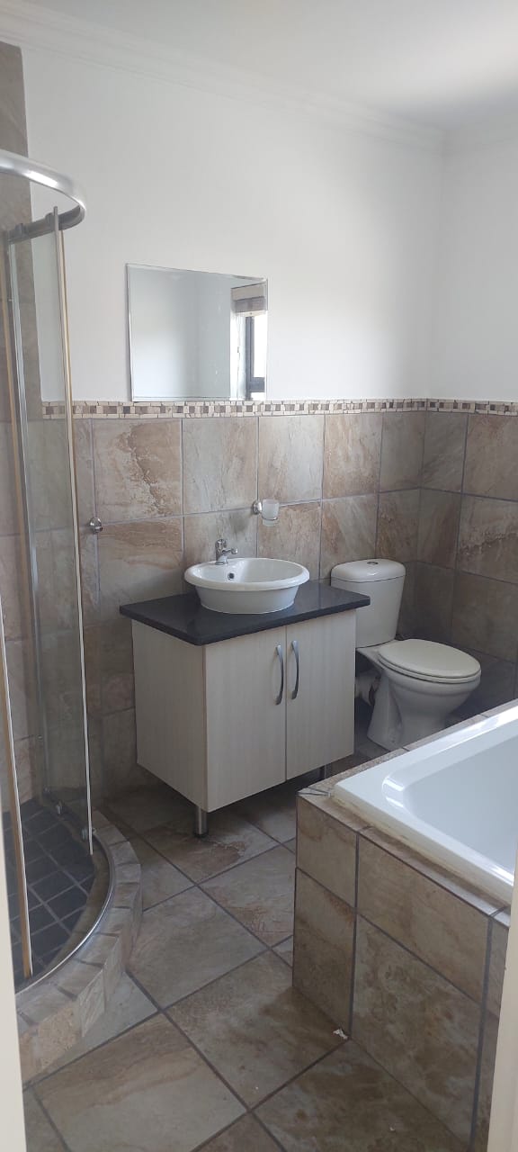 2 Bedroom Property for Sale in Gateway Manor North West